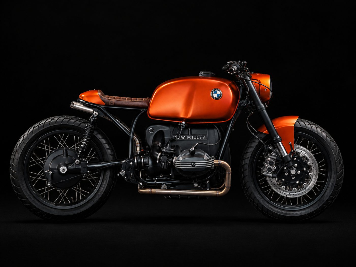 Orange Rush — motocicleta customizada pela Caffeine Custom